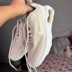 Nike Women's White and Cream Trainers thumbnail 7