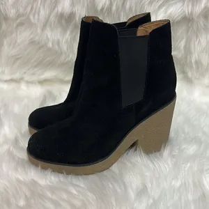 Urban Outfitters Black Suede Posey Gumsole Boots D21‎ thumbnail 3