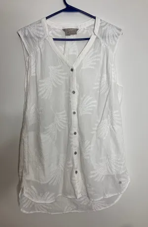 Royal Robbins Button Down Top Womens M White Excellent Embroidered Sleeveless thumbnail 1