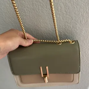 Brand new purse Gold thumbnail 1