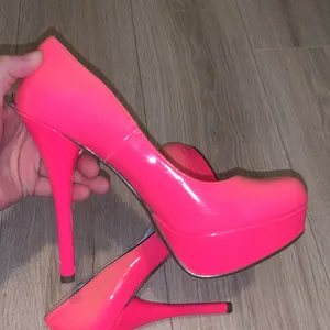 Heart In D Hot Pink Ombre platform heels thumbnail 7