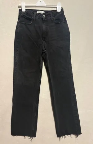 Abercrombie‎ & Fitch Curve Love 90s Relaxed Jean High Rise Black 27 4R Raw Hem thumbnail 1