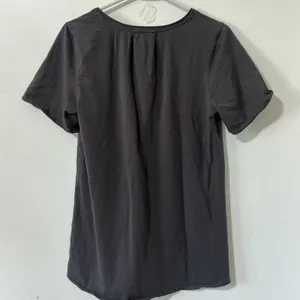 POL Deep V-Neck Pleated Short Sleeve Top Charcoal Gray Relaxed Fit Sz S Boho Tee thumbnail 4