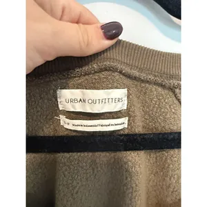 Urban Outfitters Womens V-Neck Sweatshirt Olive Brown High Low Pullover Small thumbnail 2