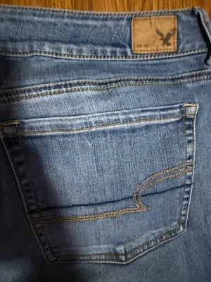 American Eagle Favorite Boyfriend Mid Rise Bootcut Medium Wash Jeans Size 18. thumbnail 4