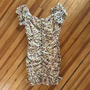 ASTR the Label Shirred Ruched Floral Mini Dress Size S thumbnail 3