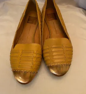 Dolce Vita Leather Tan Loafer with Bronze tip size 8M thumbnail 10