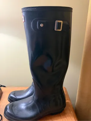 Tall black Hunter rain boots thumbnail 3
