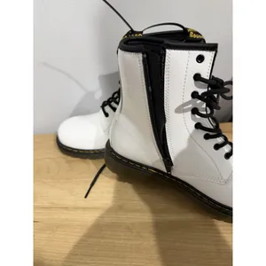 Dr. Martens 1460 Women's US 6 White Patent Leather 8-Eye Lace-Up Combat Boots thumbnail 4