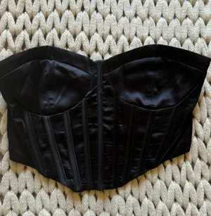 Garage Corset thumbnail 2