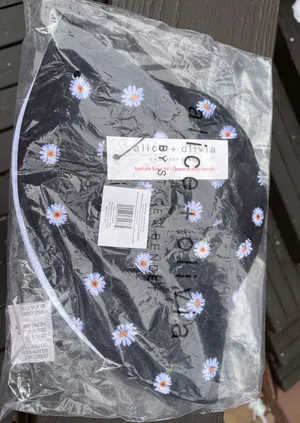 NEW alice + olivia Floral Black White Reversible Bucket Hat thumbnail 1