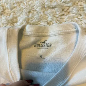 Hollister women’s oversized white Sweatshirt thumbnail 3