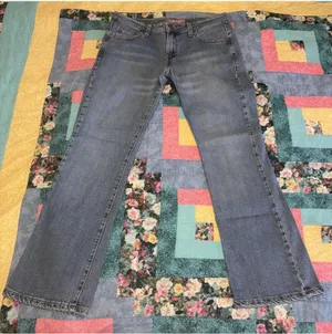 Levi's 518 Superlow Boot Cut Woman’s 11S JR Jeans Denim Levi Pants Light Wash thumbnail 1