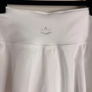 Beyond Yoga Spacedye High Waisted Circle Skirt White Skort SD5124 Womens Medium thumbnail 2