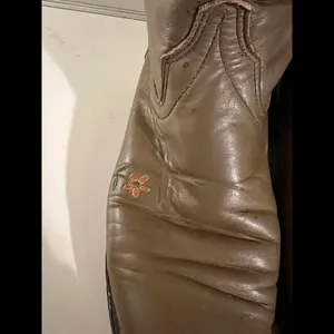 Vintage Leather Wrangler Cowboy Boots with Floral Embroidery size 8 thumbnail 4