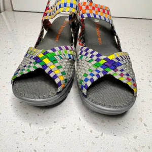 Bernie Mev Fame Woven Rainbow Silver Wedge Sandals Womens 39 or 8 Platform‎ thumbnail 2