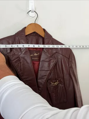 Vintage women’s Etienne Aigner Red Burgundy Leather Jacket, size 16 ©️ thumbnail 10