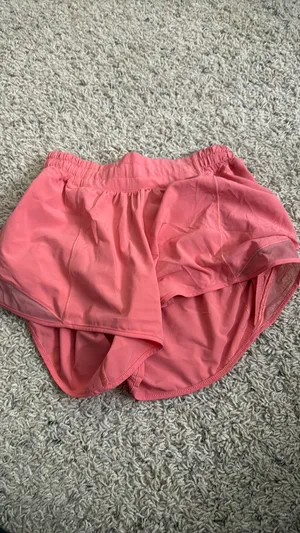 Lululemon Shorts Hotty High-Rise Hot 4" thumbnail 3