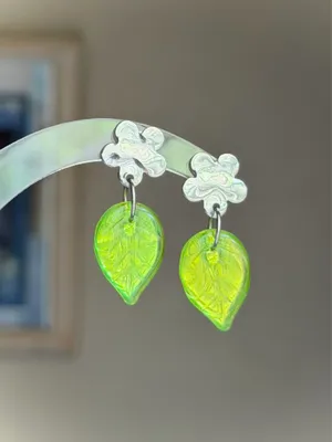 Handmade fairy forest vintage retro aesthetic style Czech glass big leaf dangle earrings🍃💚 thumbnail 2