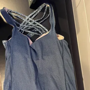Lululemon Blue Cross‑Back Workout Tank Built‑In Bra — Medium Fit 4/6 thumbnail 2