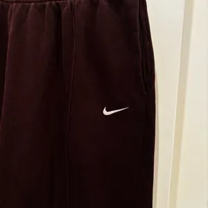 Nike Therma Fit Dark Maroon High Waist Women's Jogger Elastic Waist Size Large thumbnail 4