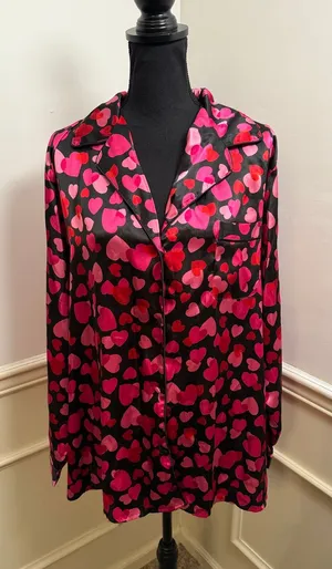 Frederick’s of Hollywood Valentine’s Day Satin Heart Pajama Top Romantic PJ thumbnail 1