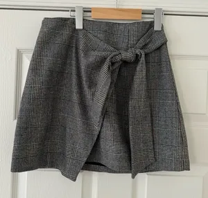 Aritzia Dorine Skirt size 4 thumbnail 1