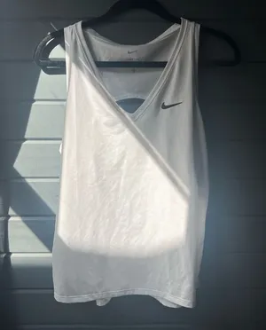 ✨NEW✨ White Nike Athletic Top! thumbnail 1