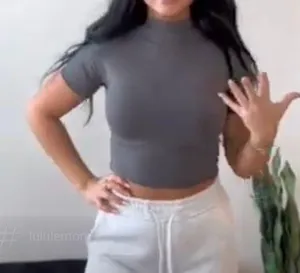 SKIMS Raw Edge Crop Top NWT L thumbnail 1