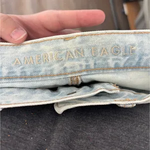American Eagle Outfitters Women's Size 00 Distressed Light Wash Mom Jeans thumbnail 6
