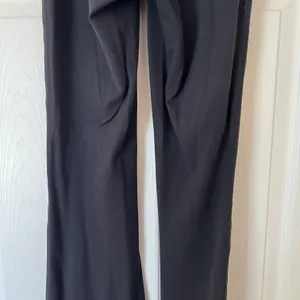 Lululemon Groove Super-High-Rise Flared Pant Nulu Regular Black thumbnail 13