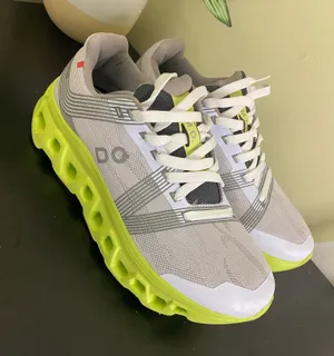 DQ women’s sneakers shoes size 8 thumbnail 1