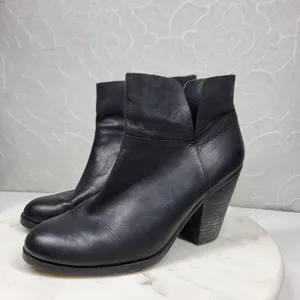 Vince‎ Camuto Helyn Ankle Boots Womens 8.5 Black Soft Leather Pull On Block Heel thumbnail 4