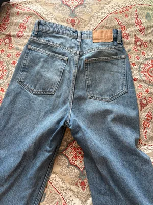 H&M High-Waisted Wide-Leg Jeans thumbnail 4