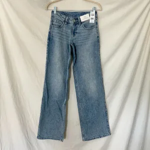 NWT Hollister Andi Adjustable Waist Low-Rise Light Wash Back Buckle Baggy Jeans thumbnail 3