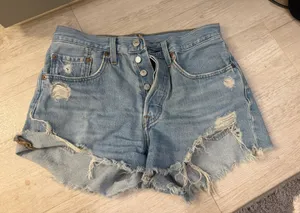 Levi shorts in great condition  thumbnail 1