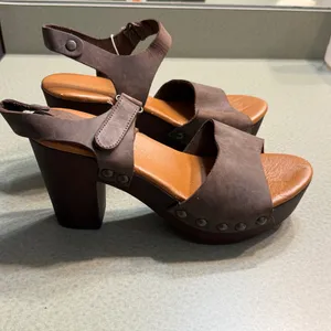 SOFIA MILANO Leather Chunky Heeled Sandals‎ Size 9 B14A Brown thumbnail 4