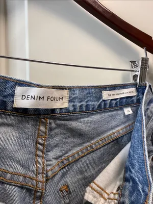 Aritzia Denim Forum Joni High Rise Loose 28” Waist 29” Length thumbnail 3