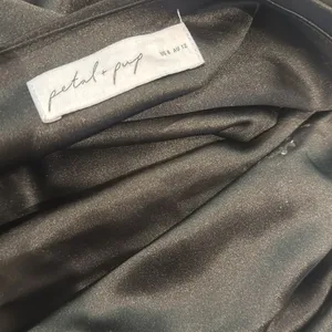 PETAL & PUP NADIA One-Shoulder Satin Maxi Dress Black 8 NWOT thumbnail 9