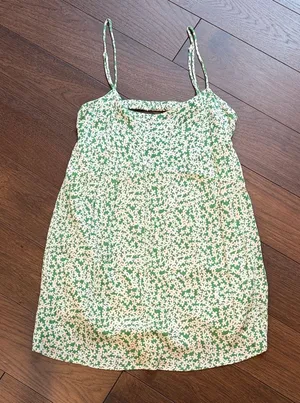 GARAGE Green & White Floral Dress W/ Built In Shorts Medium C3-006 thumbnail 1