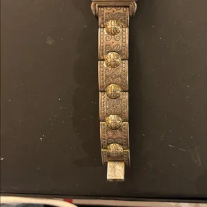 Vintage Gold-Tone Watch with Ornate Band untested thumbnail 2