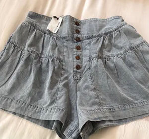 Stylish High Waist Denim Shorts thumbnail 1