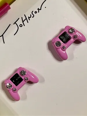 BETSEY JOHNSON Pink Game Controller Stud Earrings Gamer Girl Rhinestone Gift Box thumbnail 4