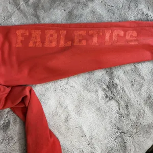 Fabletics Red Fleece Hooded OnePiece Sz Small Track Ski Camping Snow‎ Lounge thumbnail 7