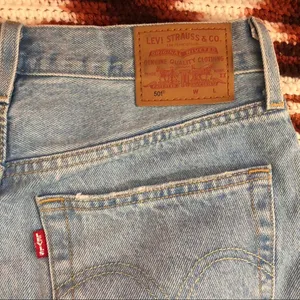 Levis 501 Denim Jeans 28x32 Light Wash Blue Straight Button Fly BIG E Frayed Hem Premium 12501-0373 Measurement in pics thumbnail 3