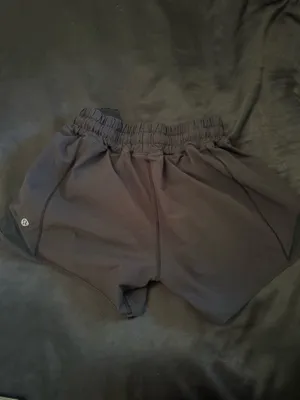 Lululemon Hotty Hot 2.5" Shorts thumbnail 2