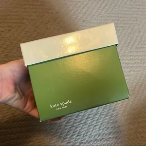 Kate Spade Cream and green box thumbnail 6
