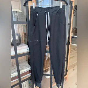 FIGS Scrubs High Waisted Uman Relaxed Jogger Pants medical pockets thumbnail 7
