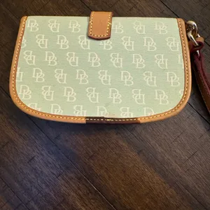 Dooney & Bourke‎ Green Canvas Signature Wristlet E thumbnail 3