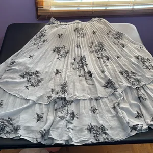 Club Monaco Pleated maxi skirt size medium NWT thumbnail 1